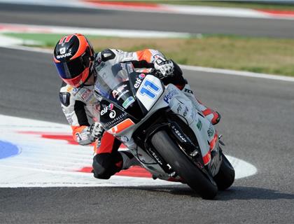 Sam Lowes wins the Buildbase Mallory Park Race of the Year