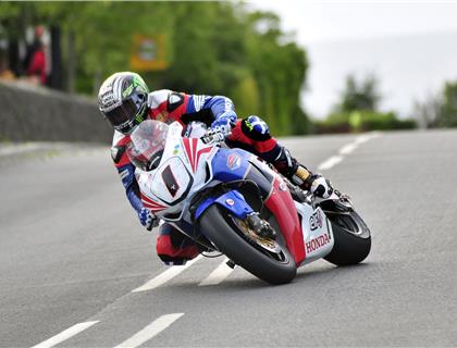 John McGuinness dominates second practice at TT 2011