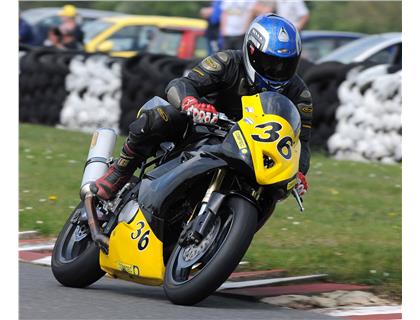 HOT RACE ACTION MATCHES THE BANK HOLIDAY WEATHER