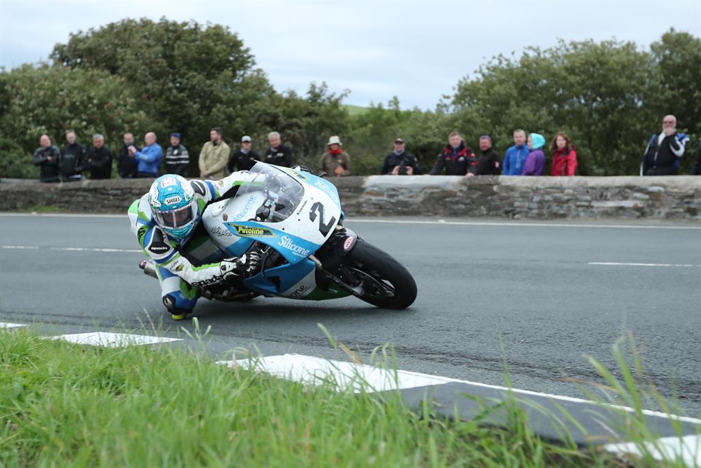 Dean Harrison wins RST Superbike Classic TT Race with dominant performance