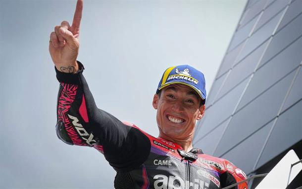 MotoGP™: A. Espargaro snatches victory from Bagnaia in last-lap British GP barnstormer