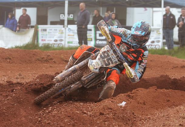 Holmes Takes Lead in Mx1 2-Stroke Championship
