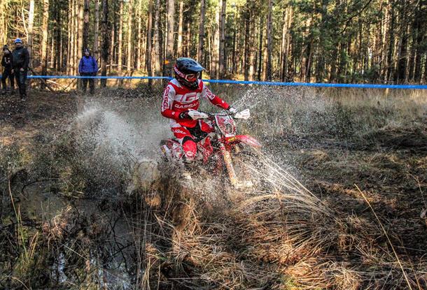 McCanney storms to BEC opener win