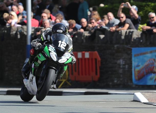 James Chawke claims Junior Manx Grand Prix Race win in dramatic race