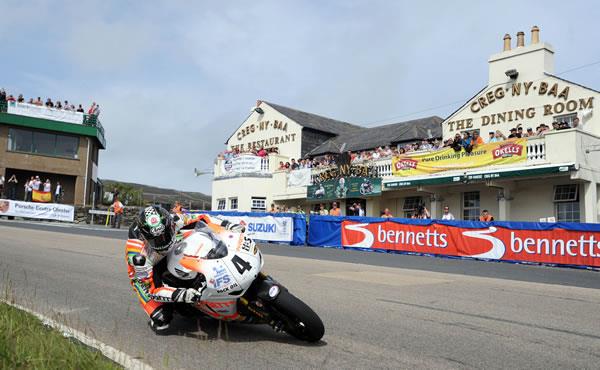 IAN HUTCHINSON WINS THRILLING OPENING RACE AT 2010 ISLE OF MAN TT