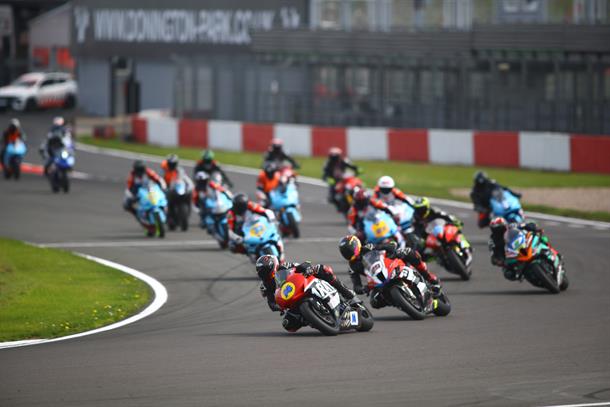 No Limits Racing’s season heats up at Donington Park GP!