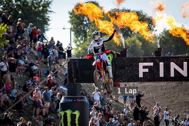 IT’S FABULOUS FOXHILLS FOR HERLINGS AND FARRES AT THE MONSTER ENERGY MXGP OF GREAT BRITAIN