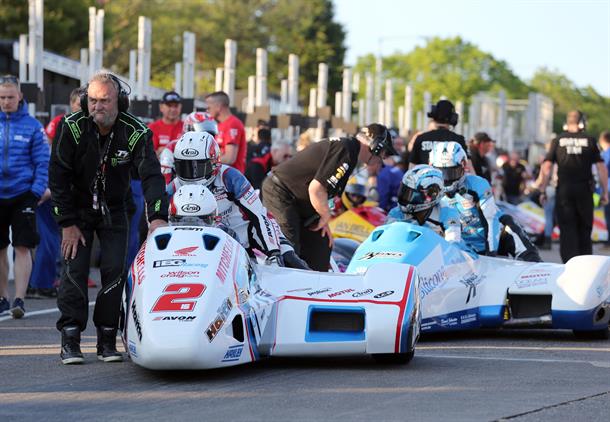 Holden/Winkle back on form in opening sidecar session at 2016 Isle of Man TT Races