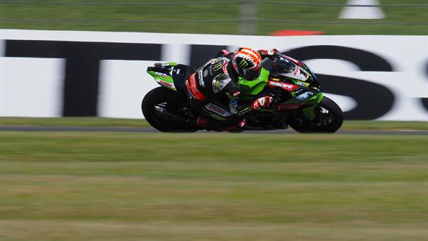 Rea wins dramatic red-flagged Tissot Superpole Race!