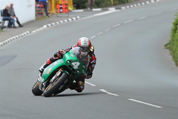 Michael Rutter Wins Bennetts Lightweight TT Race