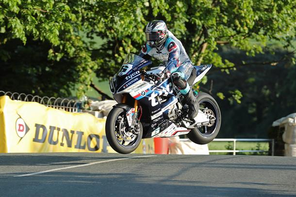 Harrison and Dunlop top leaderboard in record breaking opening Isle of Man TT Superbike session