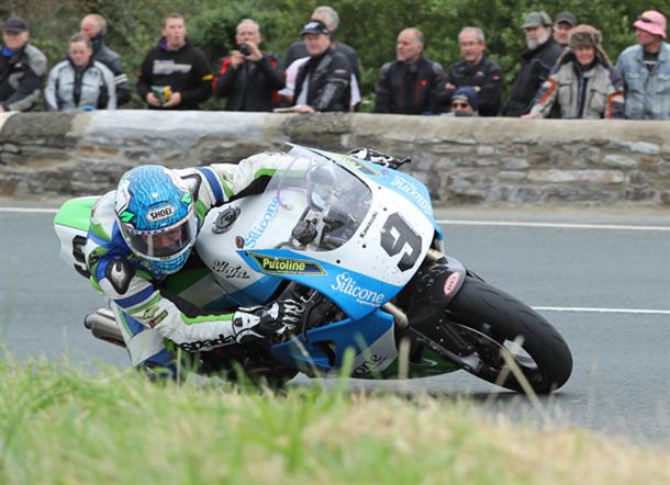 Harrison takes impressive win in sensational Superbike Classic TT Race