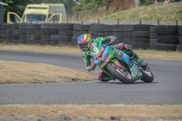 4 WINS APIECE FOR BELL AND OAKLEY AT DARLEY MOOR