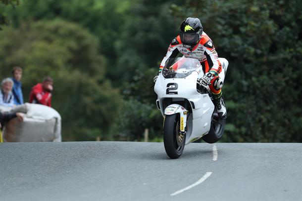 ‘Manannan’s cloak’ relents as Anstey tops the board in second Classic TT qualifying session