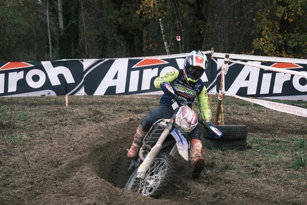 Nieve Holmes Claims European Enduro Championship at Season Finale