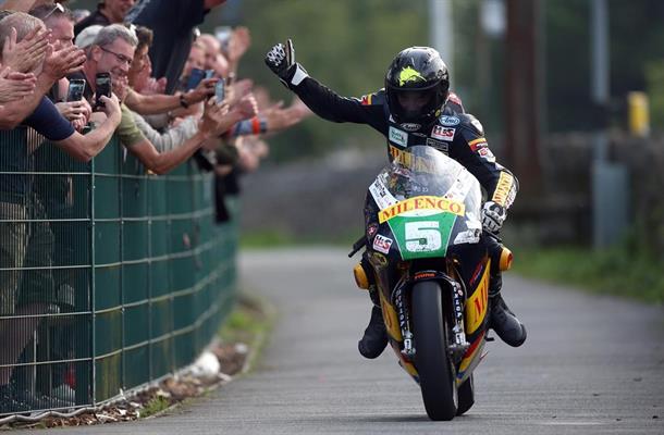 Anstey Wins Emotional Dunlop Lightweight Classic TT Race