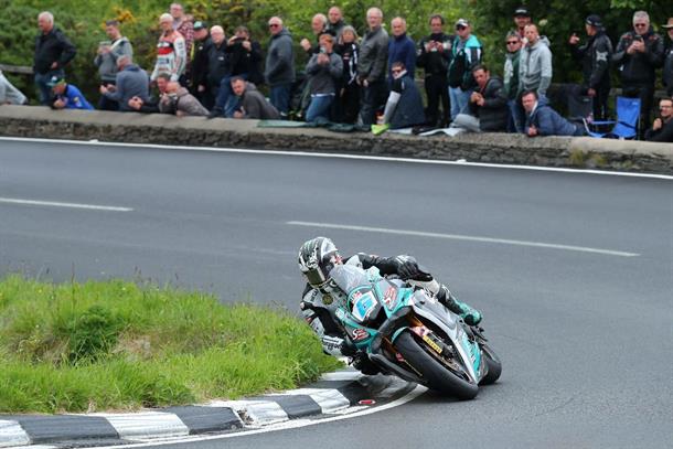 Michael Dunlop Wins the Monster Energy Supersport TT Race 1