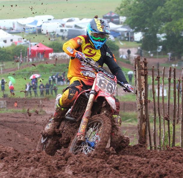 KENSINGTON RIDES TWO STROKE TO WIN EXPERT RACE