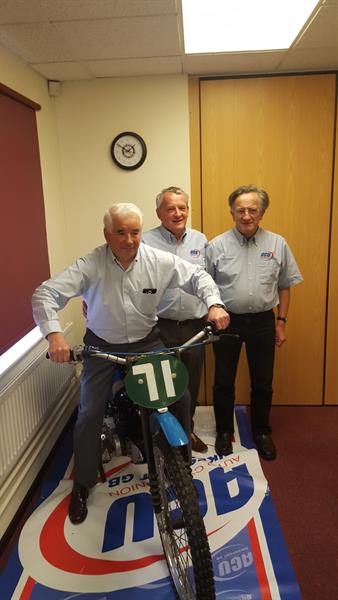 Track Racing Committee give thanks to two long standing members