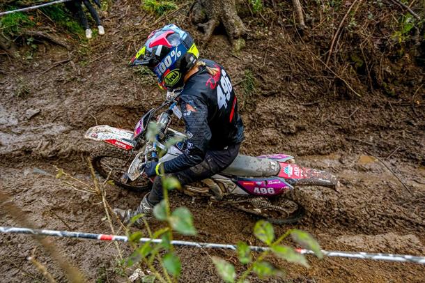 Jane Daniels Womens World Enduro Champion takes on the Beach Race