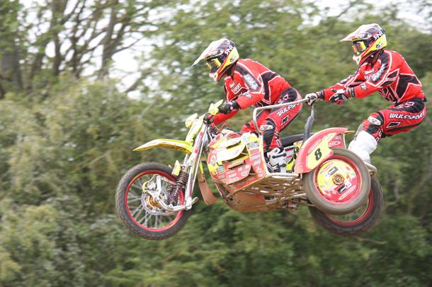 Brown and Chamberlain take Opening round Victory