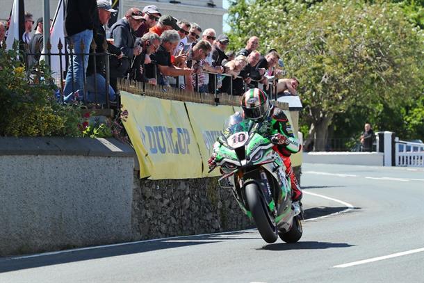 Hickman Wins the RST Superbike TT Race
