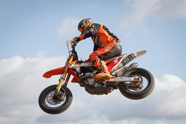 Double treble for Todd but Hodgson takes the crown