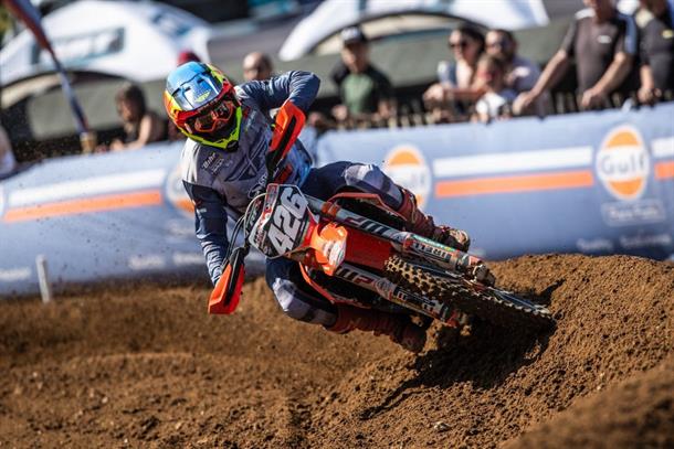 Searle and Mewse take Cadders Hill by storm