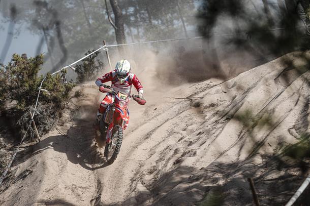 Freeman Wins Dramatic end to Enduro3 title fight