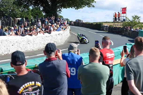 Southern 100 goes global with first live broadcast thanks to King of the Roads
