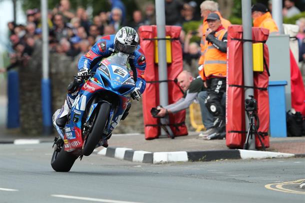 Dunlop Seals Week With Sweet Suzuki Win in Senior TT Race
