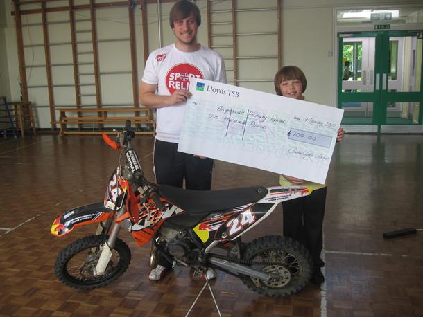 Cheque presented to the Brightside Primary School