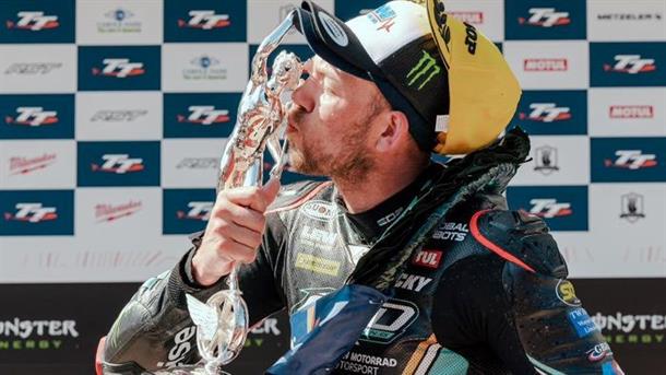 Hickman Secures his 10th TT Win in the RL360 Superstock Race