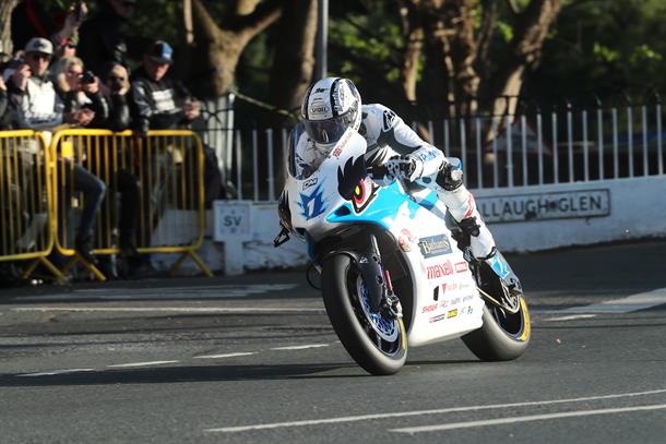 Rutter Breaks His Own Lap Record in SES TT Zero Race Victory