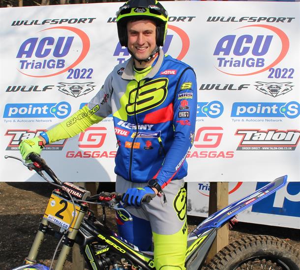 Peace and Martyn Share Championship Lead