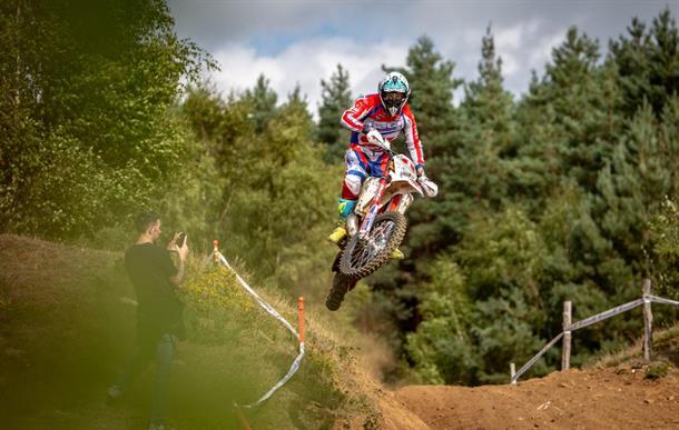 Holcombe storms to Natterjack BEC win