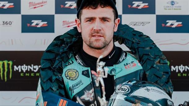 Dunlop Makes History with Carole Nash Supertwin TT Win