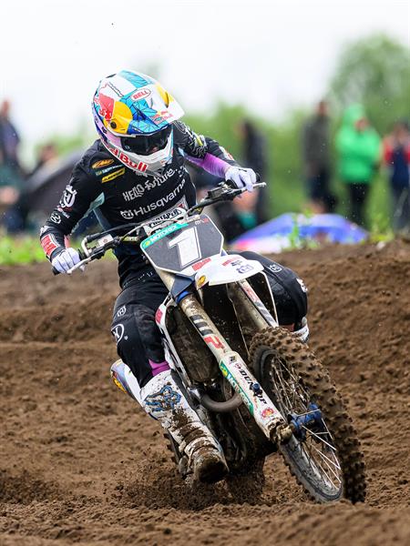 The World Champions keep on lining up!