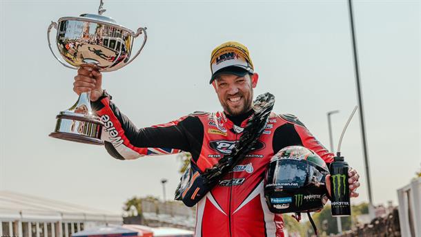 Hickman Secures His 12th Victory in Carole Nash Supertwin TT Race 2