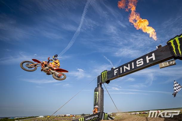 Herlings and Längenfelder Shine in the Sun at the MXGP of Great Britain