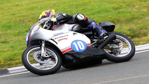 JORDAN TAKES FIRST MOUNTAIN COURSE WIN IN HISTORIC JUNIOR CLASSIC TT