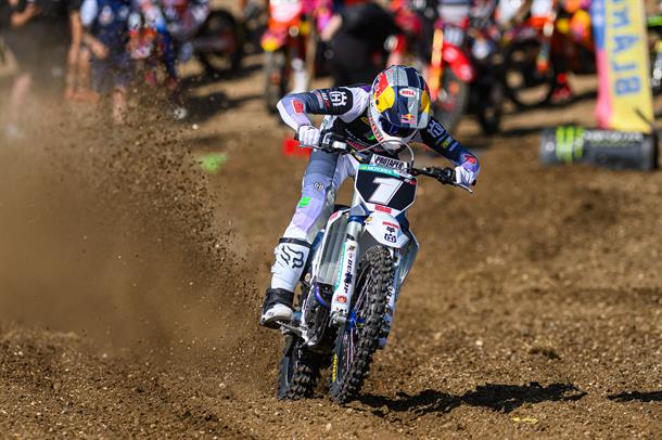 De Wolf Departs For The Docks