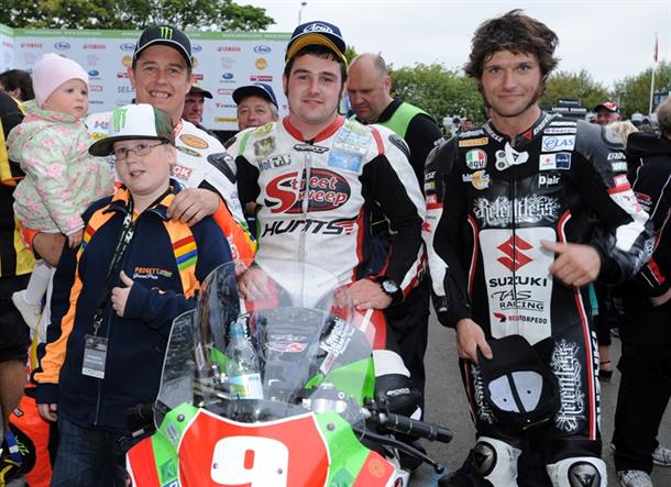 Dunlop dominates to seal Royal London 360 Superstock victory at TT 2011