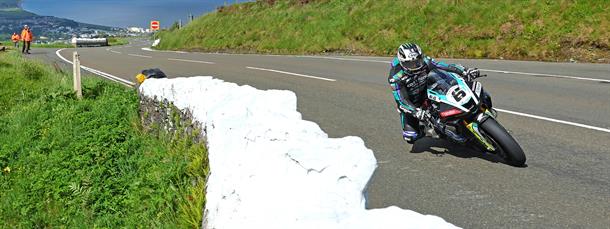 Dunlop Sets the Pace in First Qualifying Session