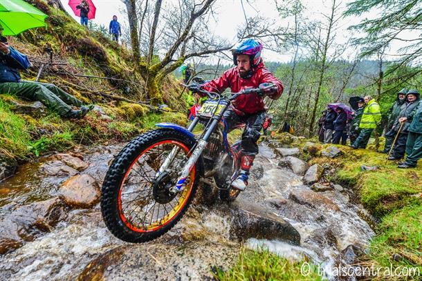 Dabill Remains in Control at Halfway Mark