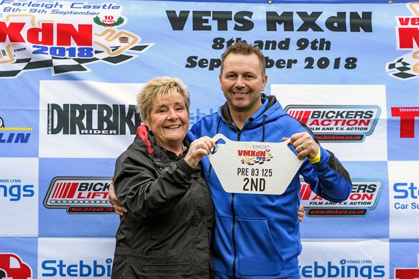 Neil Prince receives award from Vets MXdN
