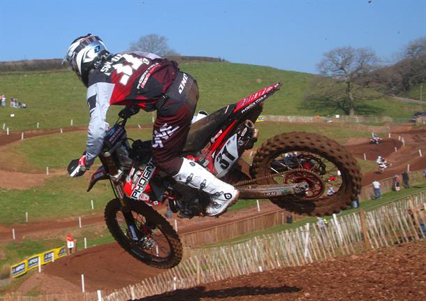 SNOW OUT TO CLOSE GAP AT PREMIER CHAMPIONSHIP