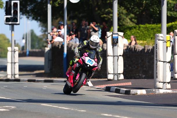 FINAL LAP THRILLER IN THE 2025 SENIOR MANX GRAND PRIX