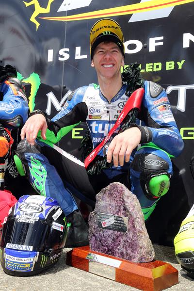 Hutchinson Claims RL360º Quantum Superstock TT Race Win
