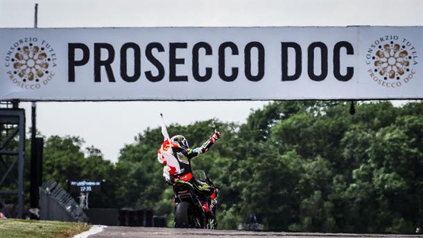 Rea overcomes charging Toprak for first triple treat of 2019!